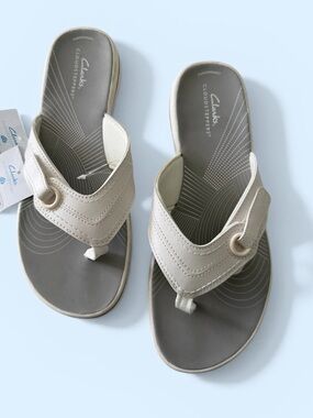 Clarks Cloudstepper White Thong Sandals
